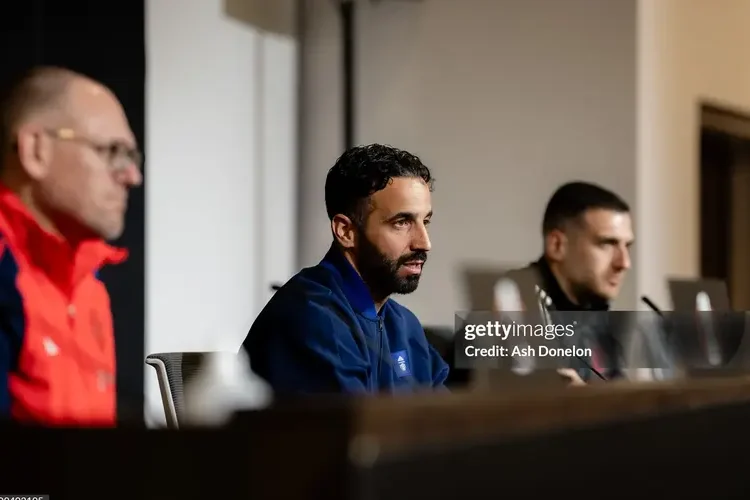 Amorim thận trọng với Mainoo, bảo vệ Onana trước trận gặp Lyon