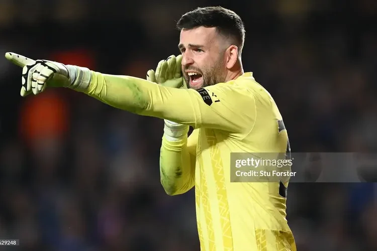 Bỏ lỡ phạt đền, Bilbao không thể thắng 10 người Rangers