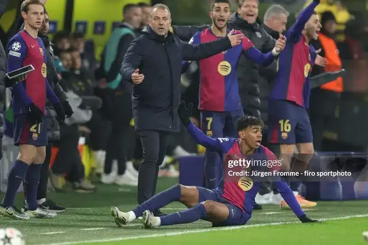 HLV Hansi Flick giải thích sự khó chịu của Yamal khi bị thay ra