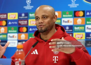 Kompany rút hết gan ruột khen các cầu thủ dự bị trước đại chiến