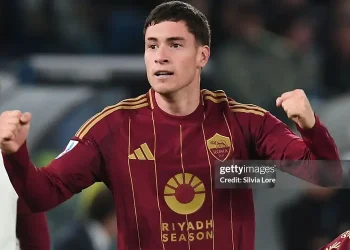 Lazio và Roma níu chân nhau trong cuộc đua kiếm vé Champions League