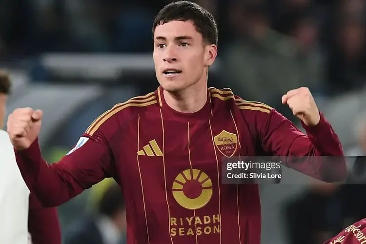 Lazio và Roma níu chân nhau trong cuộc đua kiếm vé Champions League