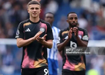 Leicester chấm dứt mạch thua nhưng có thể xuống hạng vòng sau