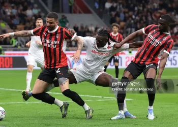Milan và Fiorentina níu chân nhau trong cuộc đua vào top 4