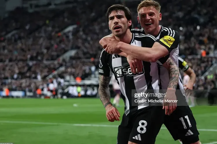 Newcastle vươn lên thứ 5, nuôi hy vọng dự Champions League