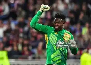 Onana mắc sai lầm, Manchester United đánh rơi chiến thắng trên sân Lyon