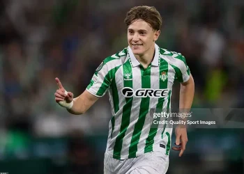 Real Betis đặt một chân vào bán kết Conference League