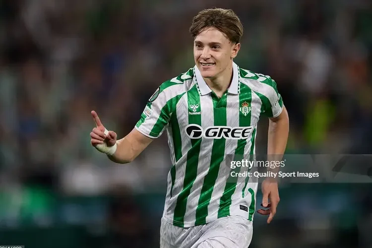 Real Betis đặt một chân vào bán kết Conference League