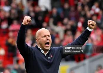 Slot lập kỷ lục với 36 chiến thắng trong 50 trận đầu tay