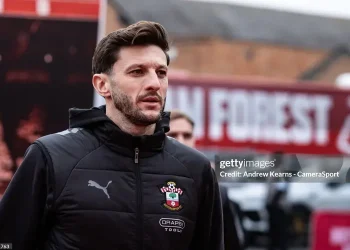 Southampton đôn cầu thủ vào ban huấn luyện