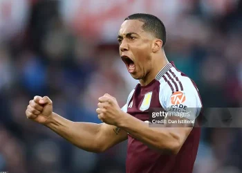 Thắng Nottingham, Aston Villa chưa từ bỏ hy vọng vào top 5