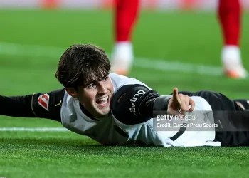 Thắng liên tiếp Real và Sevilla, Valencia trụ hạng thần tốc