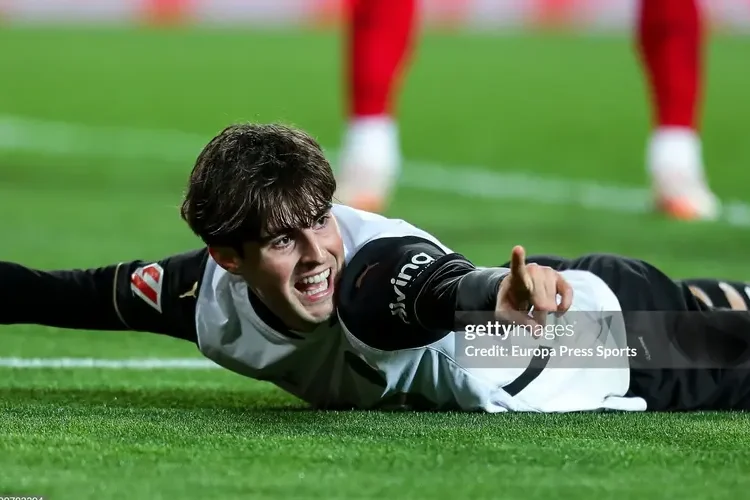 Thắng liên tiếp Real và Sevilla, Valencia trụ hạng thần tốc