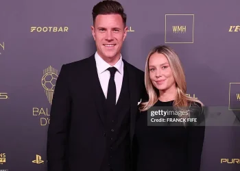 Thủ môn Ter Stegen vẫn tổn thương với hoang tin bị cắm sừng