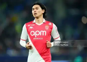 Tiền đạo Nhật Bản ghi dấu ấn lịch sử ở Pháp