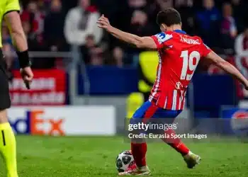 Alvarez mất bàn, trọng tài VAR mất việc?