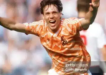 Học cách chơi bóng đẳng cấp như Marco van Basten