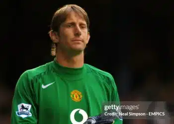 Bức tường thép trầm lặng Van der Sar