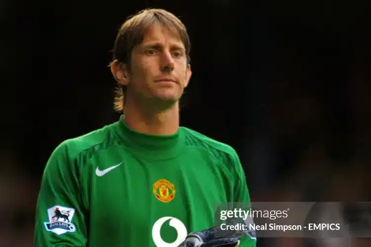 Bức tường thép trầm lặng Van der Sar