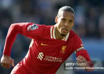 Van Dijk - Kẻ lặng lẽ làm chủ thế giới bóng đá