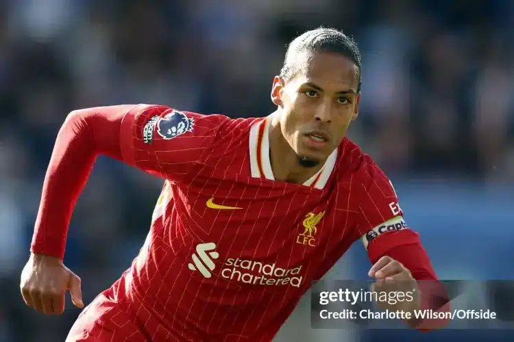 Van Dijk - Kẻ lặng lẽ làm chủ thế giới bóng đá