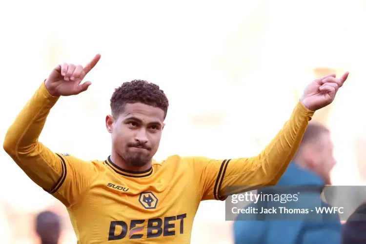 Wolves gia hạn với tiền vệ trụ cột