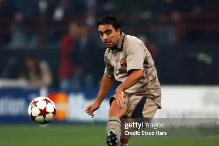 Học cách chuyền bóng bậc thầy như Xavi