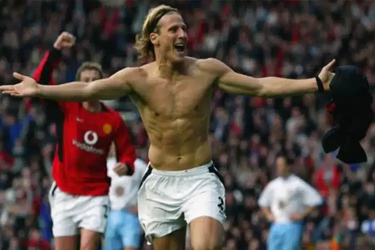 Diego Forlan và khoảnh khắc châm ngòi lệnh cấm toàn cầu