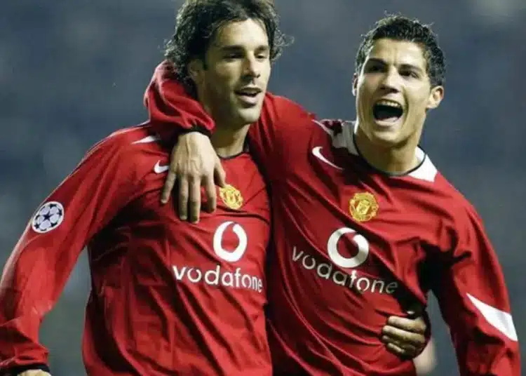 Van Nistelrooy bị đá khỏi Old Trafford vì mâu thuẫn với Ronaldo