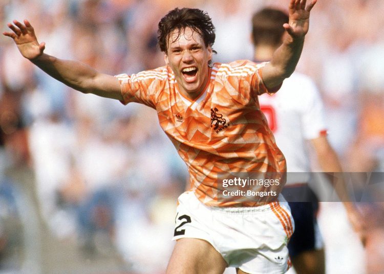 Van Basten và cú hat-trick đáng sợ trước Anh tại Euro 1988