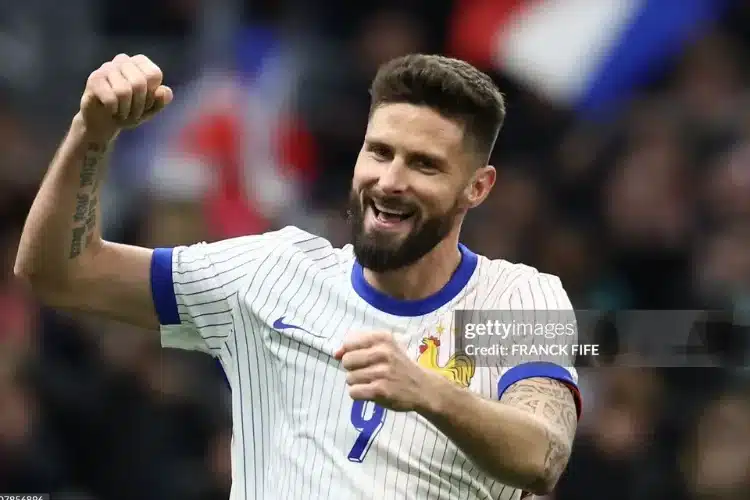 Giroud, trung phong kỳ lạ của bóng đá Pháp