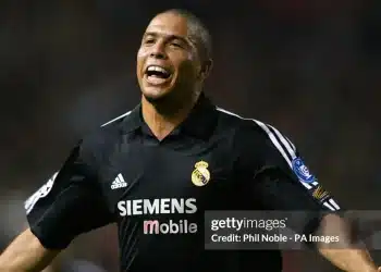 Đêm Ronaldo khiến Old Trafford lặng thinh với cú hat-trick đẳng cấp