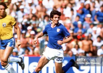 Paolo Rossi kéo Brazil 1982 khỏi giấc mộng đẹp