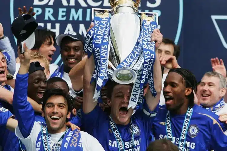 Chelsea và mùa giải huyền thoại với hàng thủ bất khả xâm phạm