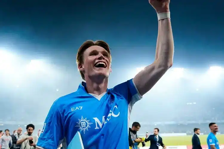 McTominay – Từ ‘hàng thải’ MU đến huyền thoại Napoli 