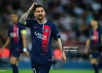 Messi vĩ đại ở mọi nơi, trừ Paris
