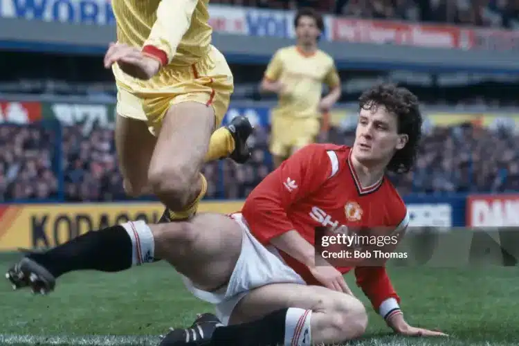 Mark Hughes - Gã hướng nội cứu rỗi sự nghiệp Sir Alex