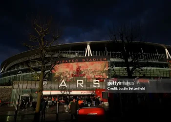 Emirates Stadium: Từ giấc mơ chật vật đến biểu tượng kiêu hãnh của Arsenal