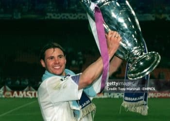 Redondo và cú giật gót làm Old Trafford sửng sốt