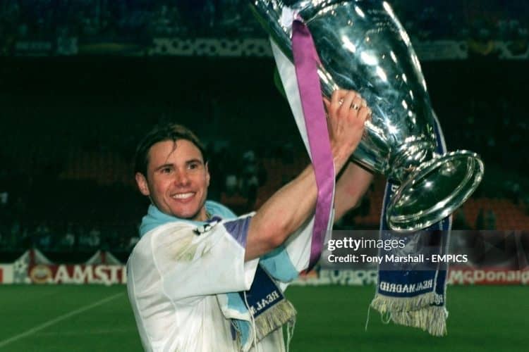 Redondo và cú giật gót làm Old Trafford sửng sốt