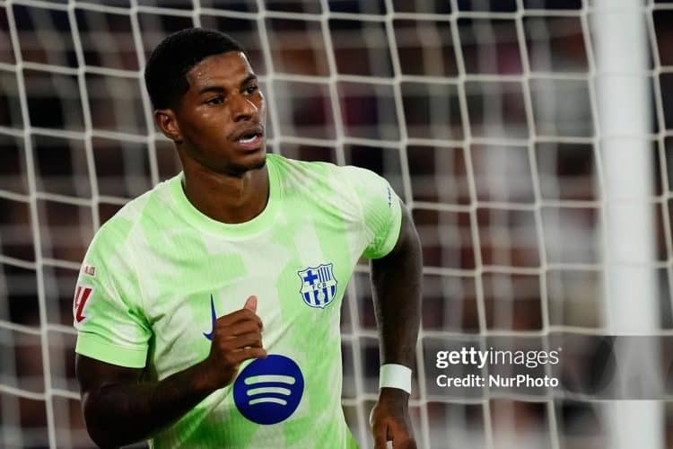 Bóng đá: Văn hóa hay kinh doanh?