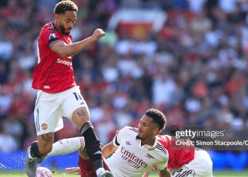 Tranh cãi MU - Arsenal hé lộ 'vùng xám' phạm lỗi trong bóng đá