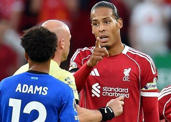 Liverpool thắng trận nhưng mất niềm tin nơi hàng thủ