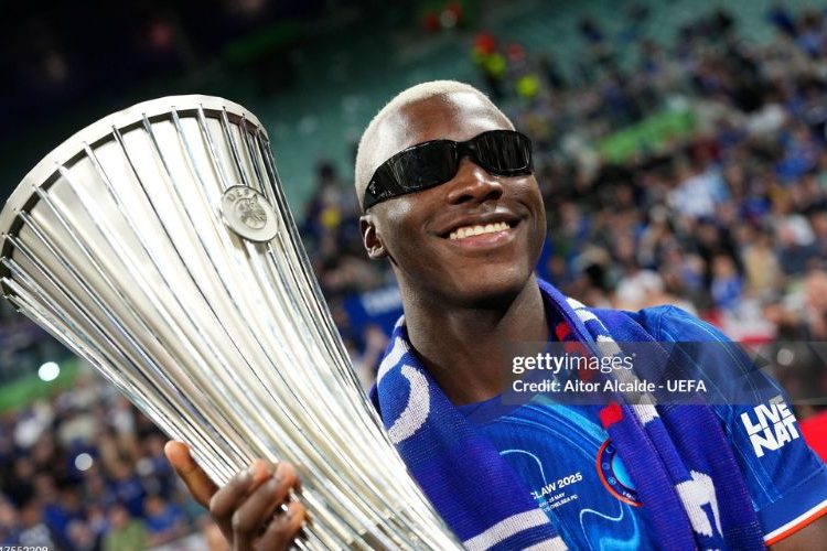 Moises Caicedo, ‘quái vật’ khu trung tuyến