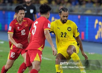 Nhập tịch cầu thủ: Con đường tắt hay cái bẫy chết người?