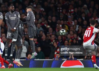 Phân biệt đá phạt trực tiếp và gián tiếp thế nào?