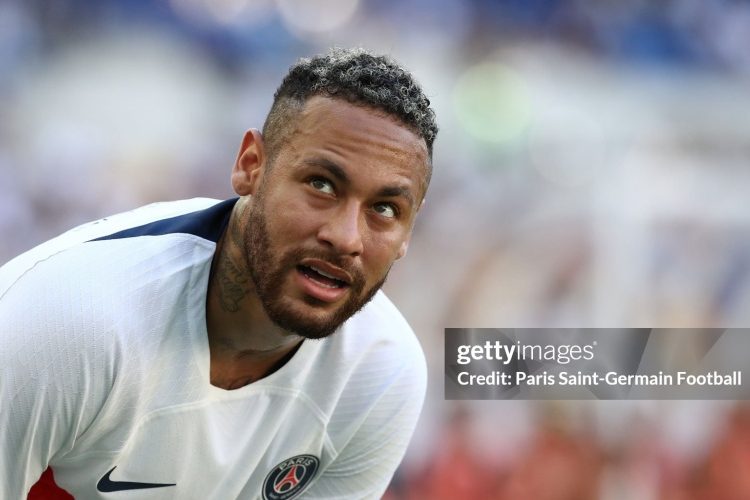 Tiền nhiều có mua được danh hiệu trong bóng đá?