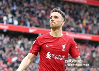 Treo số áo là gì trong bóng đá?