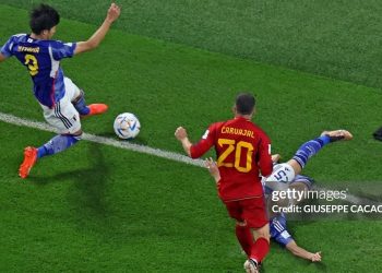 Vạch vôi trong bóng đá là gì?