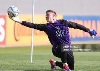 Ter Stegen có tài năng không thua kém Neuer